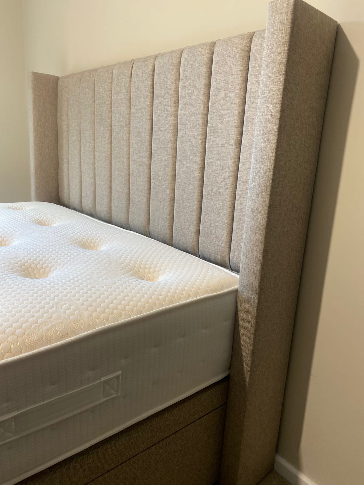 Hampton Floor Standing Headboard With Ottoman Storage Divan Base