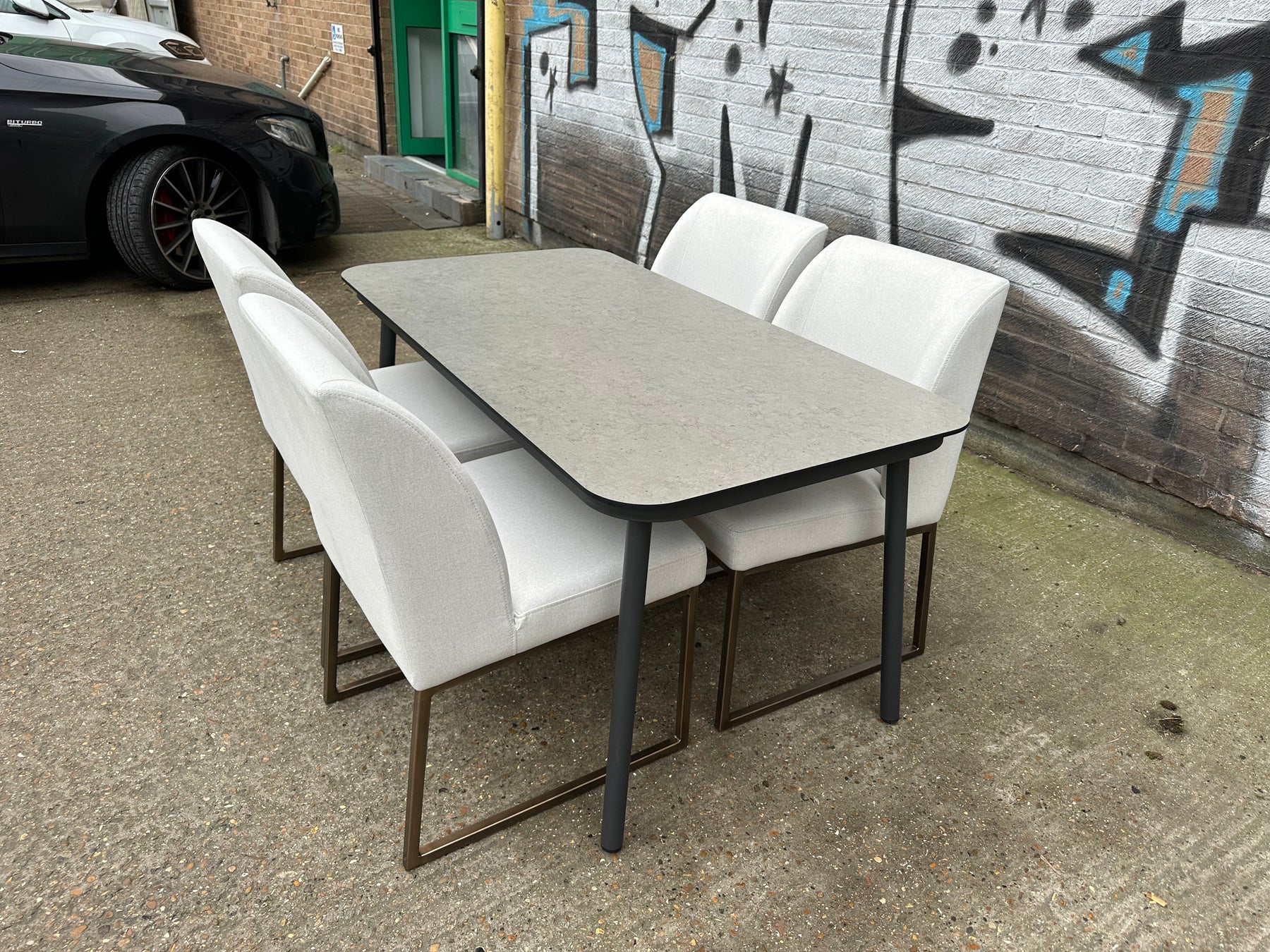 Lennon Table with x4 Beatrice Chairs